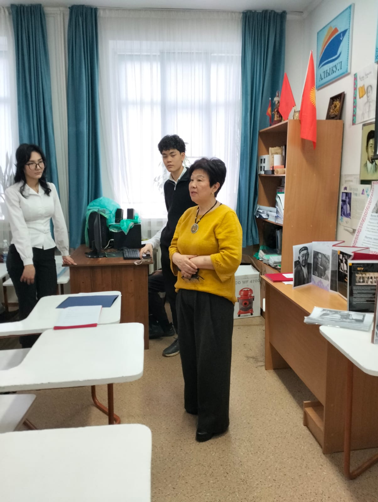 Учащиеся 9 «В» класса представили проект, посвящённый 125-летию со дня рождения Кусеина Карасаева