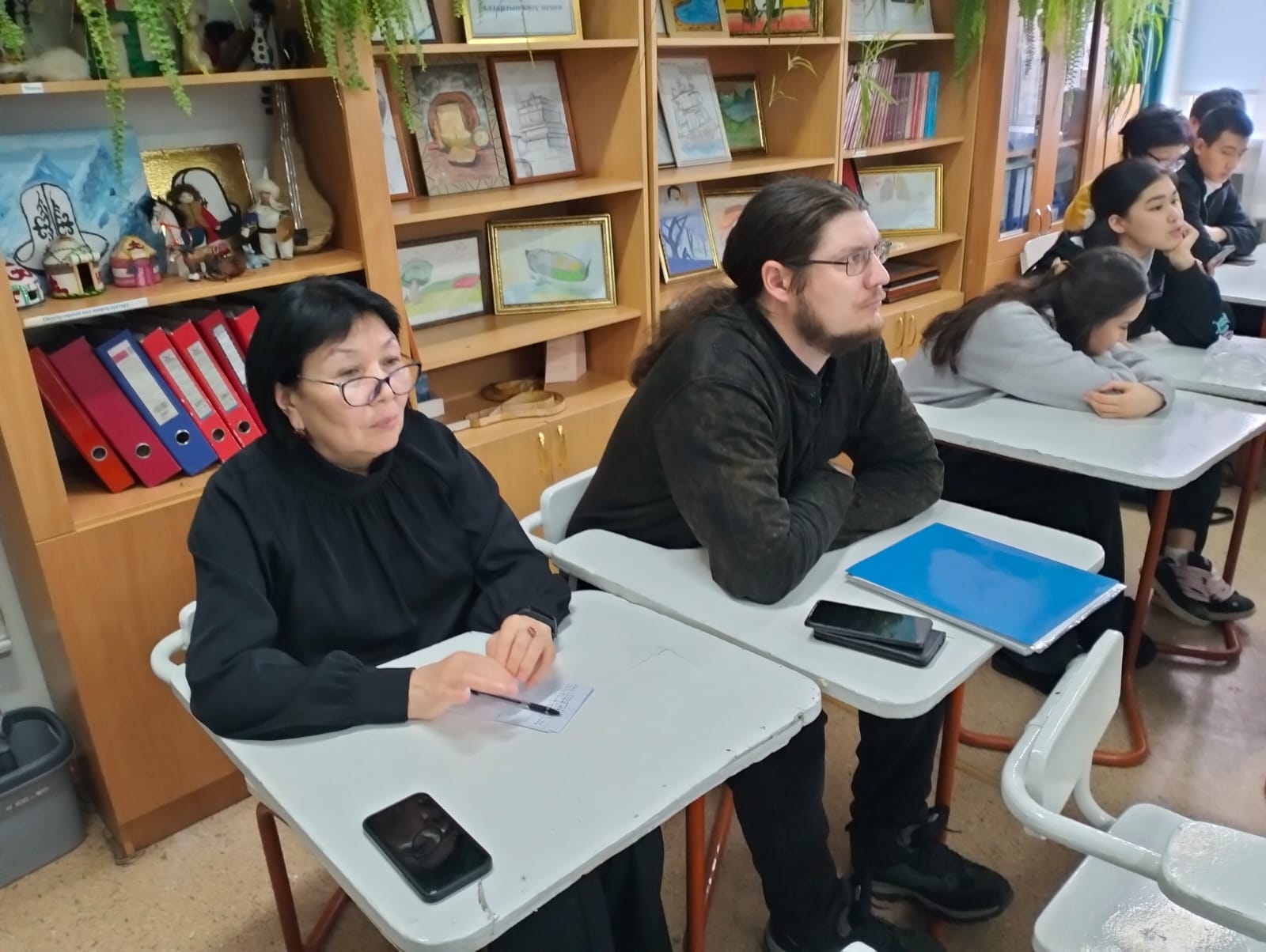 Учащиеся 9 «В» класса представили проект, посвящённый 125-летию со дня рождения Кусеина Карасаева